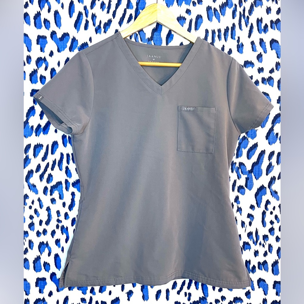 JAANUU 3 POCKET V NECK TOP, SIZE MEDIUM, GRAY